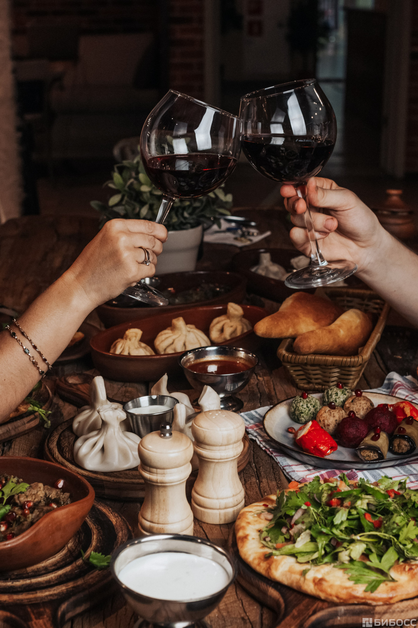 Хачапури и вино бронь столика