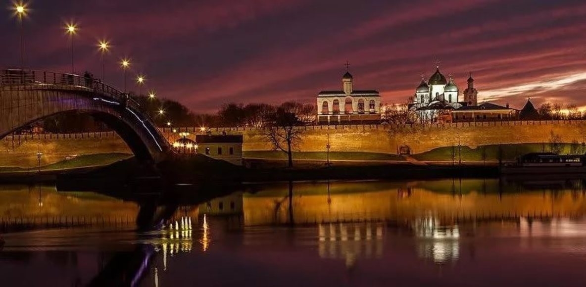 Новгород фотографии. Великий Новгород Кремль вечером. Великий Новгород Кремль панорама. Великий Новгород панорама города мост. Новгородский Кремль вечером.