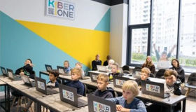 «Ни одна нейросеть не заменит тебя». Основатель KIBERone — о детских IT-курсах